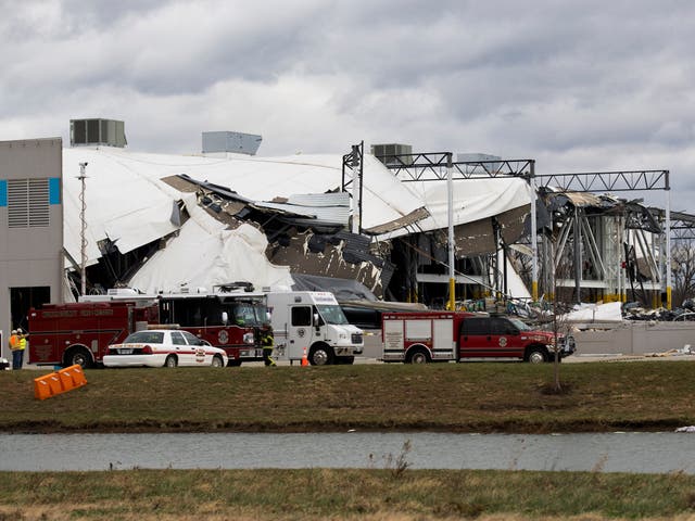 <p>A collapsed roof is seen at an Amazon distribution center after a tornado hits Edwardsville, in Illinois, U.S. December 11, 2021</p>