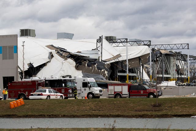 <p>A collapsed roof is seen at an Amazon distribution center after a tornado hits Edwardsville, in Illinois, U.S. December 11, 2021</p>