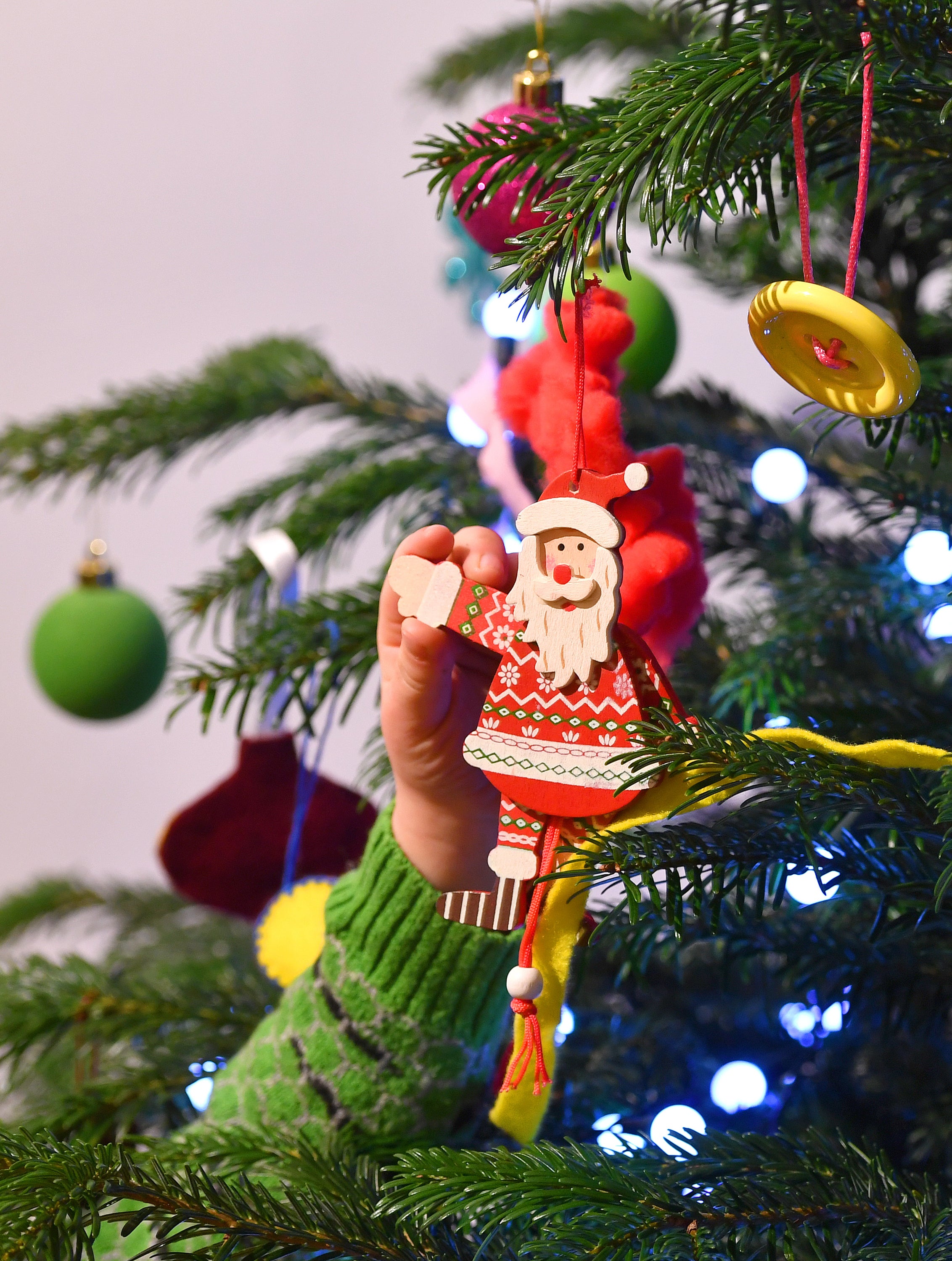 People are advised to keep contacts to a minimum to avoid catching Covid-19 before Christmas (Dominic Lipinski/PA)
