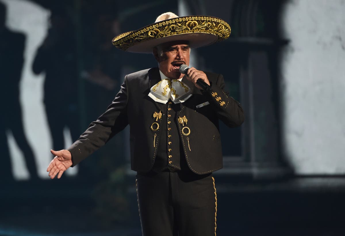 Vicente Fern&aacute;ndez, revered Mexican singer, dies at 81
