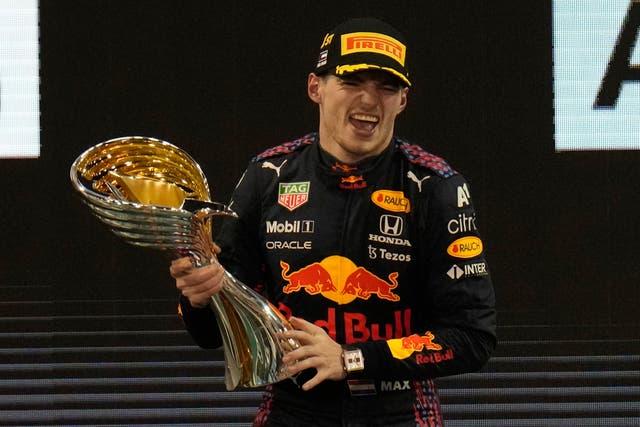Max Verstappen celebra en el podio (Hassan Ammar / AP)