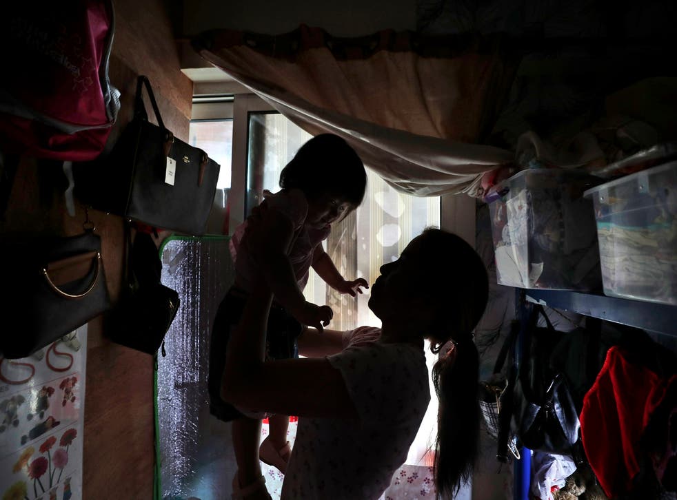 EMIRATOS-NIÑOS INVISIBLES
