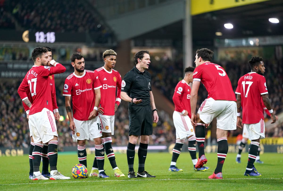 Football team play at old trafford. Манчестер Юнайтед. Манчестер Юнайтед Брентфорд. Ман Юнайтед 2019.