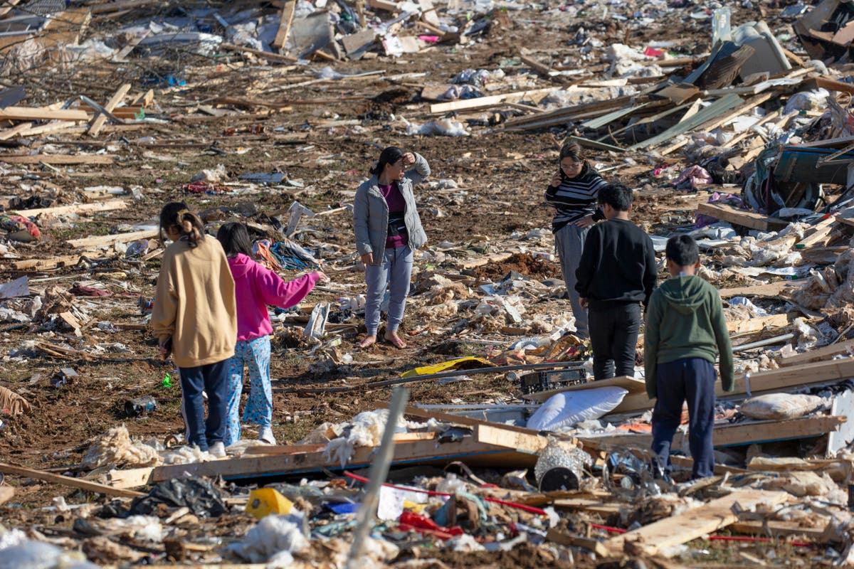Kentucky man dies of heart attack during storm cleanup