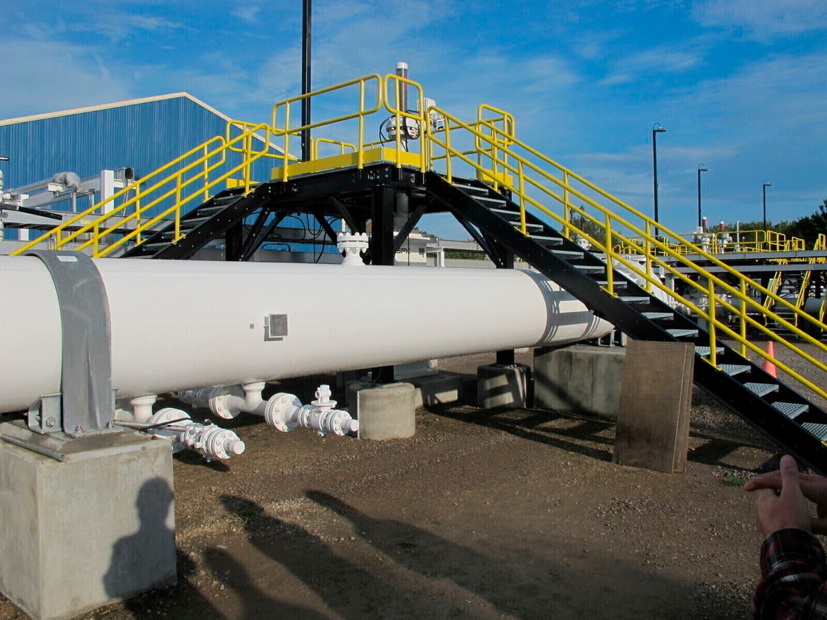Enbridge seeks federal jurisdiction in oil pipeline dispute