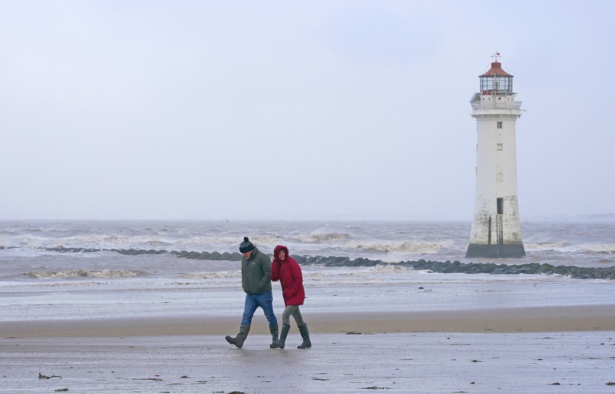 UK weather: Snow could fall after Christmas as temperatures drop at end of month