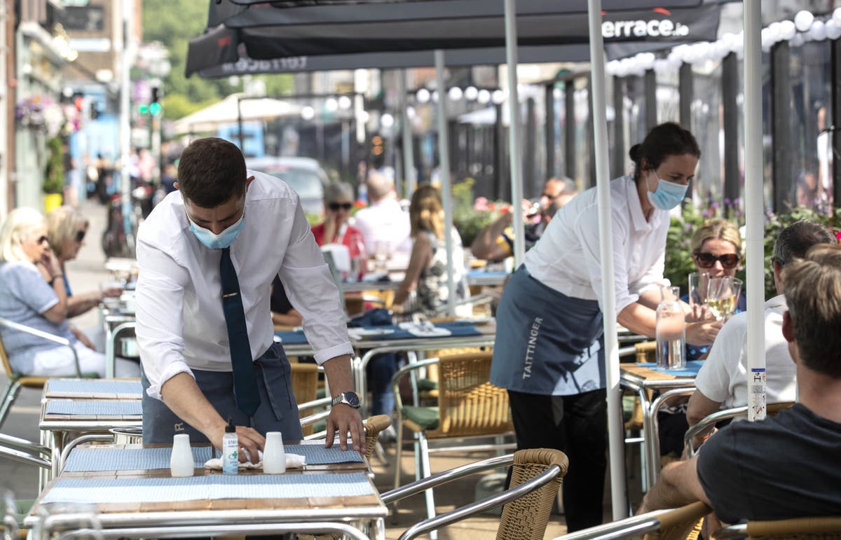 Government urged to &lsquo;hammer out&rsquo; hospitality deal after socialising discouraged