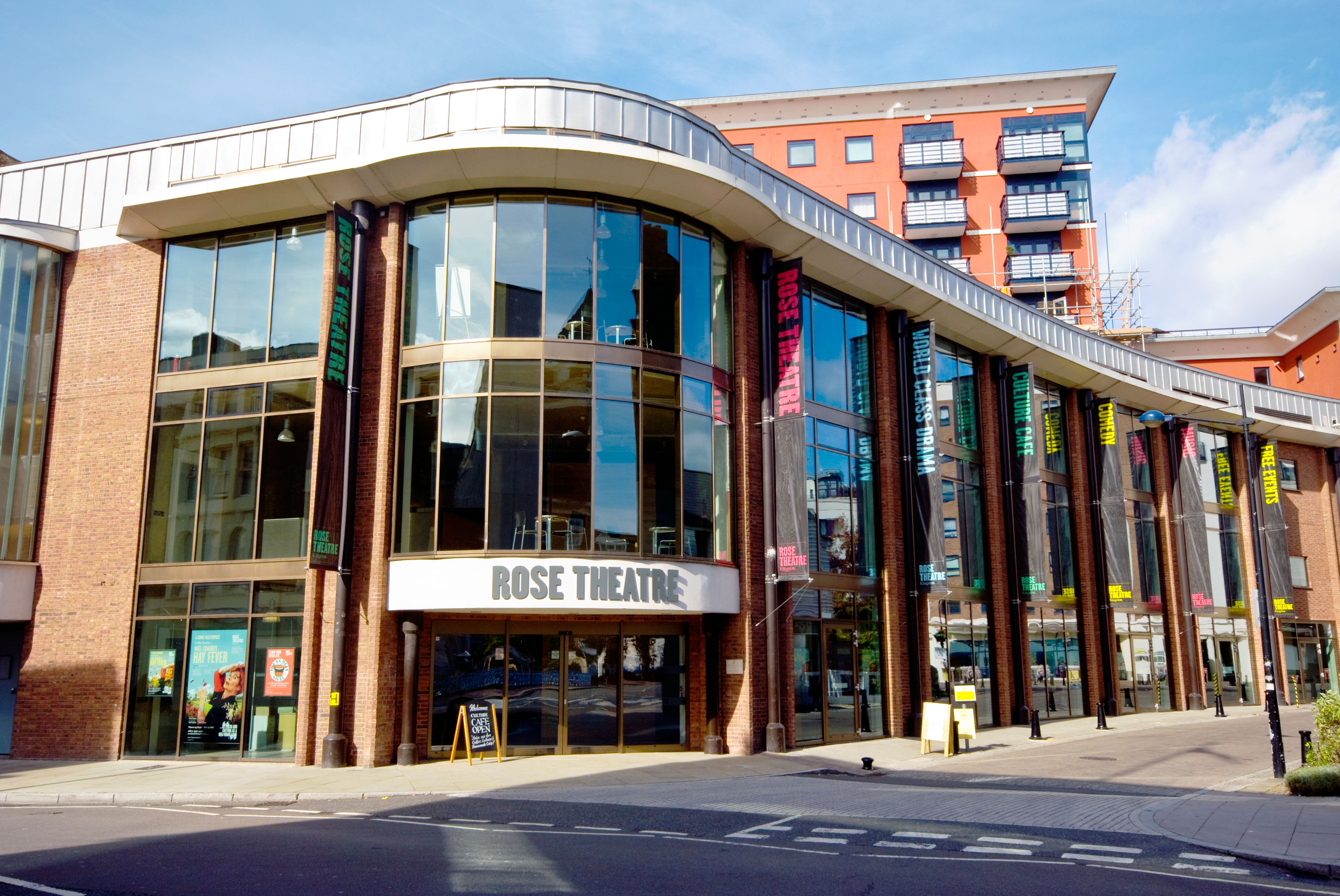A live performance at the Rose Theatre in Kingston was disrupted on Tuesday night after a member of the audience refused to put on a mask.