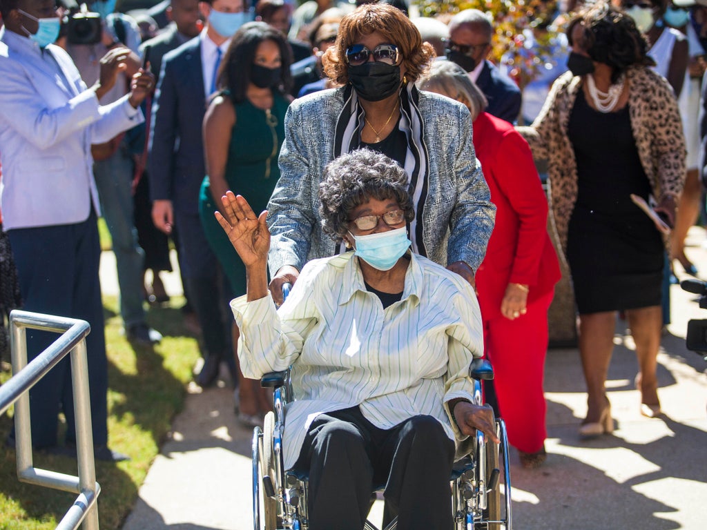 Claudette Colvin has record expunged 66 years after refusing to give up bus seat to white passenger Claudette Colvin has record expunged 66 years after refusing to give up bus seat to white passenger