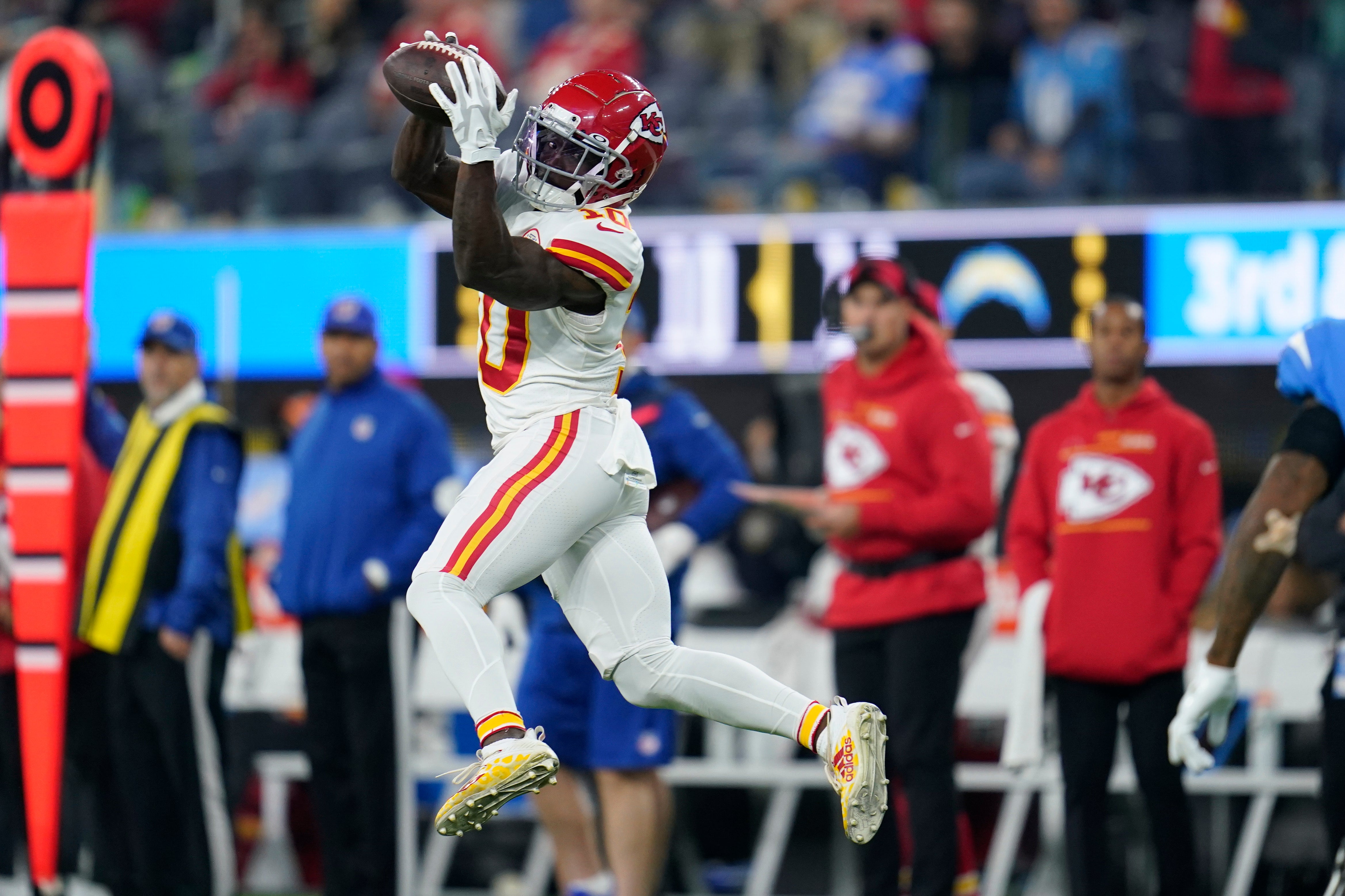 Kelce's OT touchdown gives Chiefs 34-28 win over Chargers