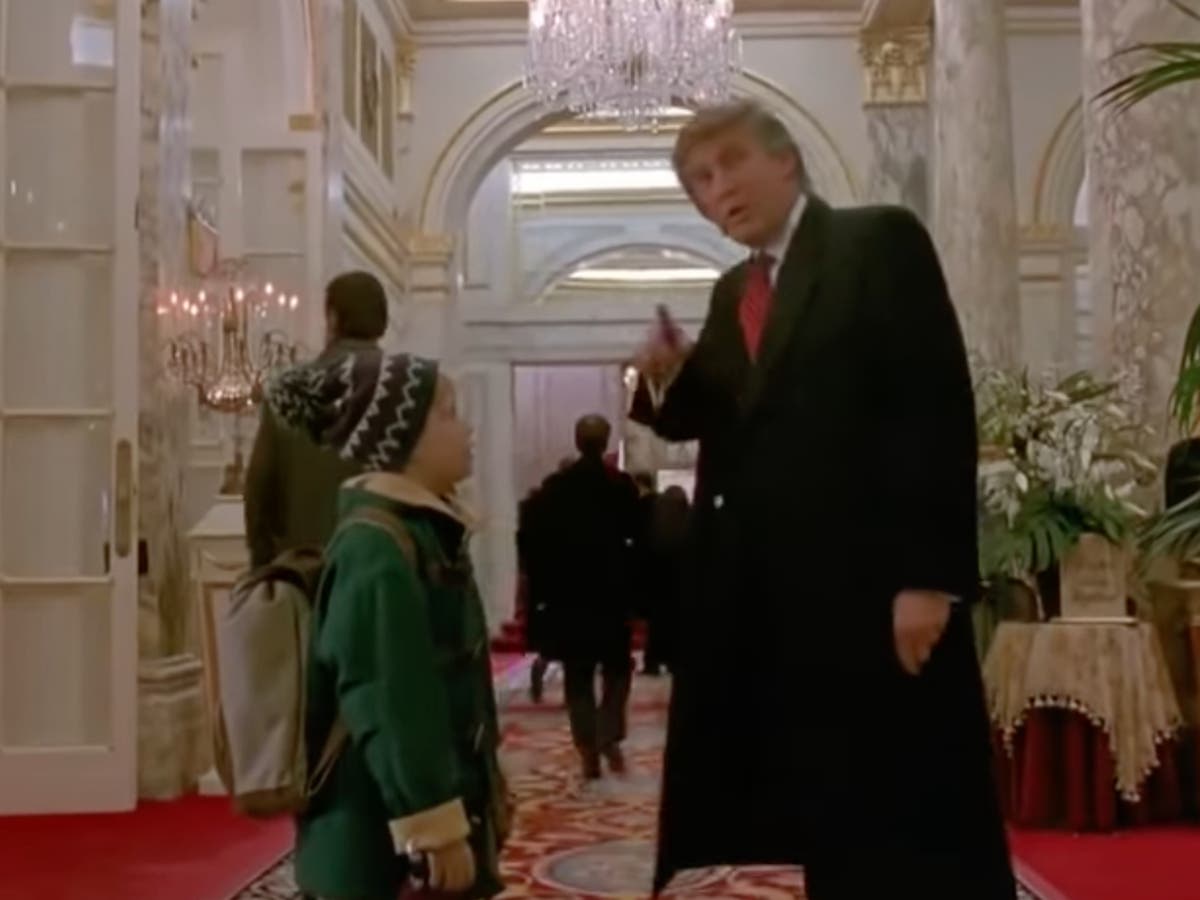 Donald Trump says Home Alone 2 director &lsquo;begged me to do cameo&rsquo; 