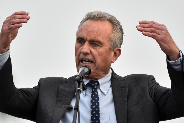 <p>Robert F. Kennedy Jr., the nephew of former U.S. President John F. Kennedy, gestures as he speaks to the crowd during a demonstration against coronavirus disease (COVID-19) vaccinations, in Milan, Italy, November 13, 2021</p>