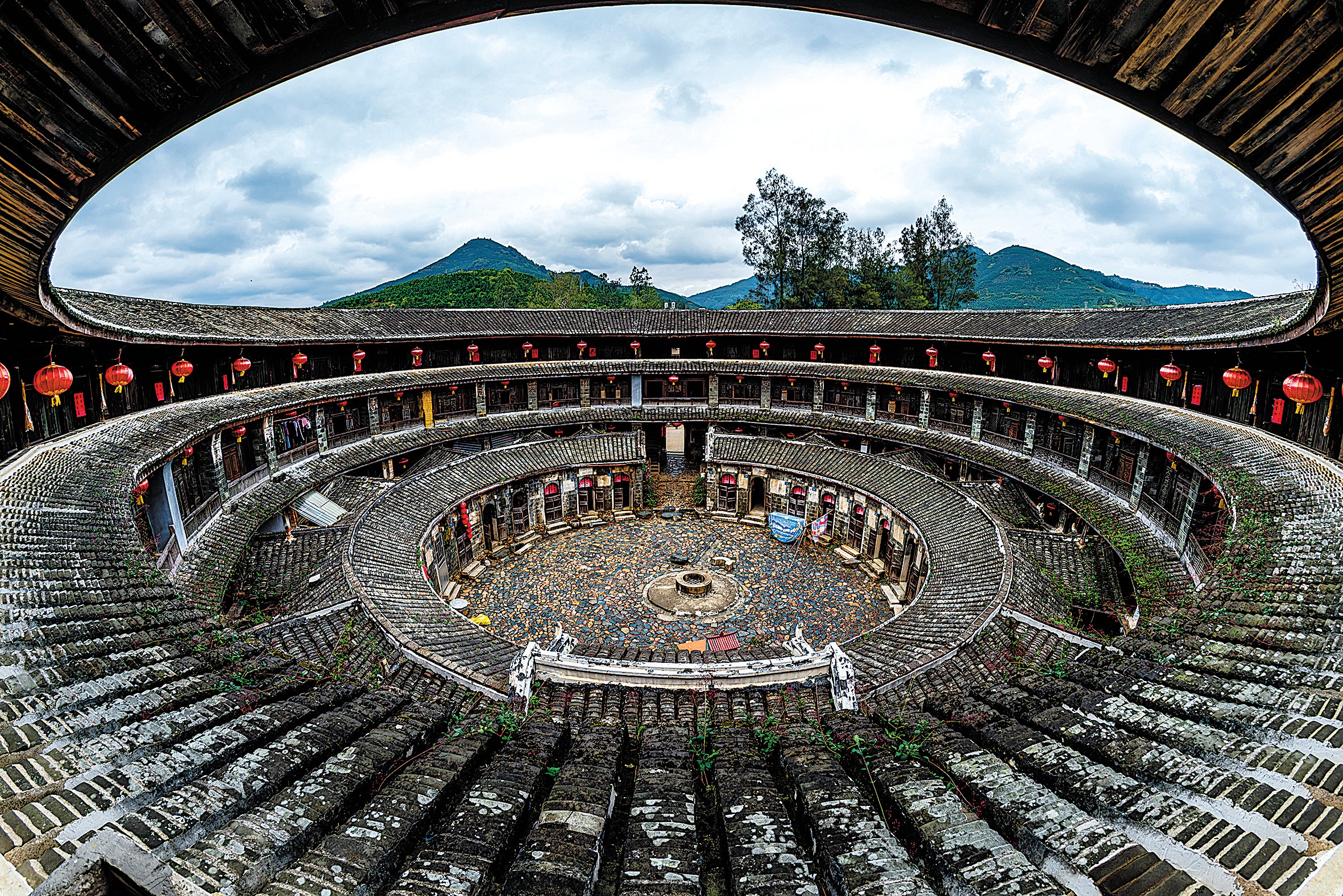 A tulou in suburban Zhangzhou city, which used to be isolated from the outside world, is now a popular tourist attraction in Fujian province