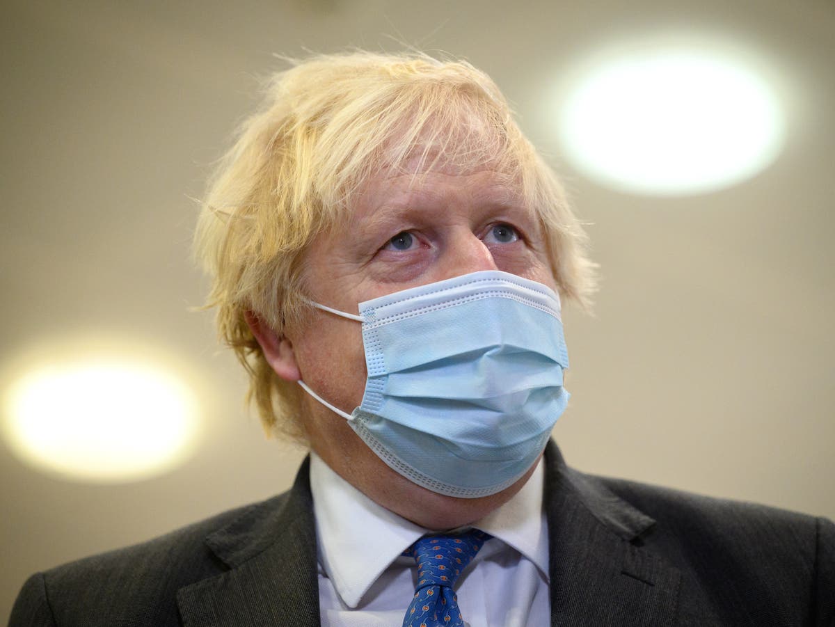Omicron: Ministers fear lockdown as Sage modelling ‘points to 1,000 daily deaths’ Omicron: Ministers fear lockdown as Sage modelling ‘points to 1,000 daily deaths’