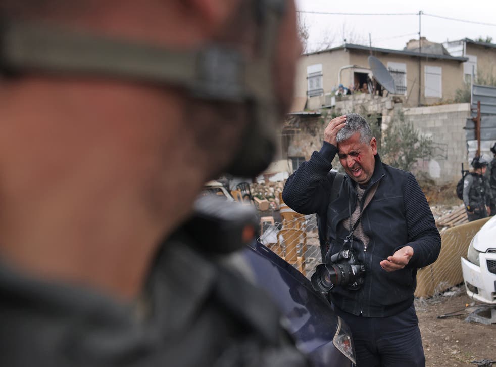 ISRAEL-FOTÓGRAFO GOLPEADO