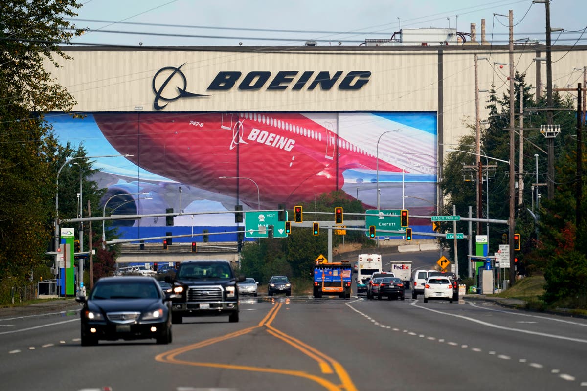 Boeing drops COVID-19 requirement for US employees