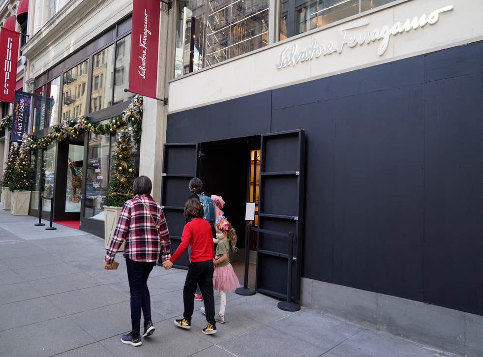 CALIFORNIA-ROBOS EN TIENDAS