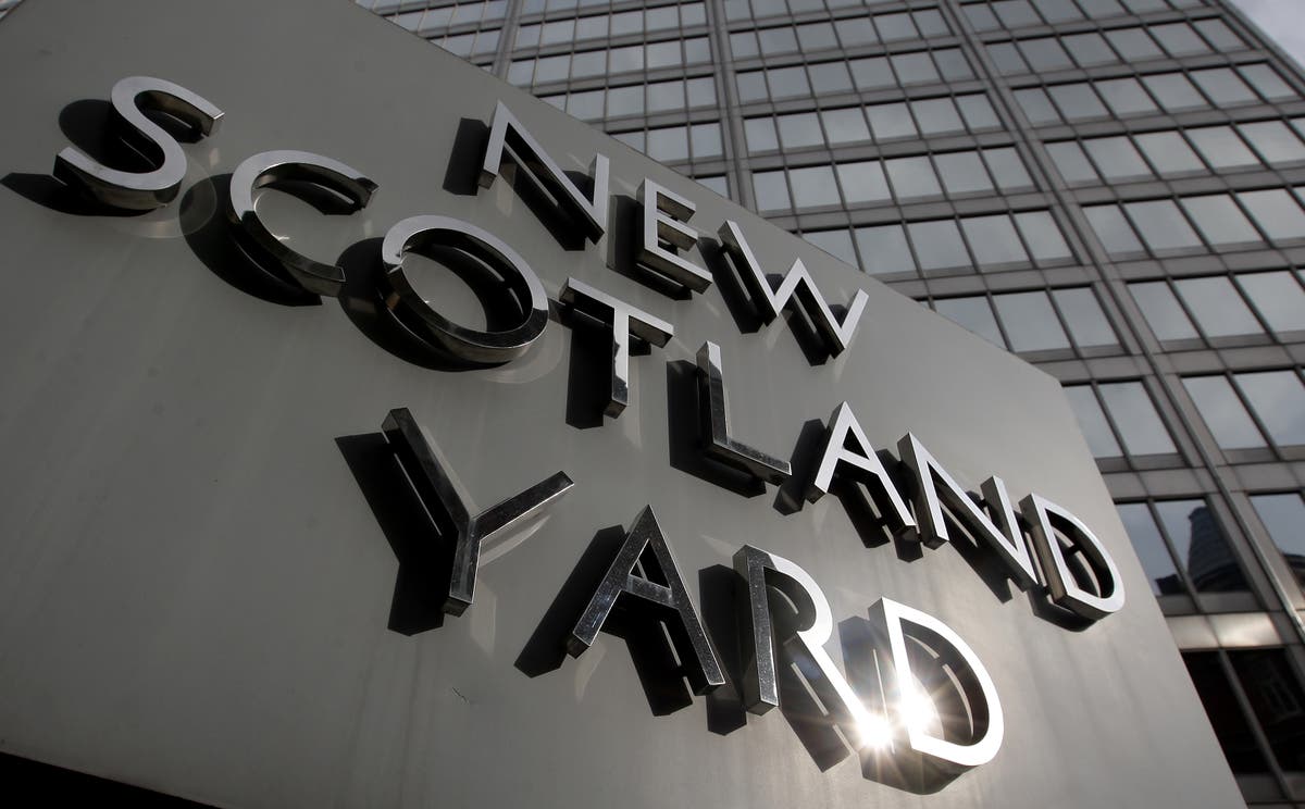 Met Police officer keeps job after misconduct hearing finds he breached confidentiality