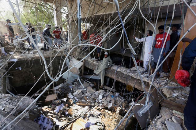 <p>Rescuers inspect the scene of a gas explosion in Karachi, Pakistan, Saturday, </p>