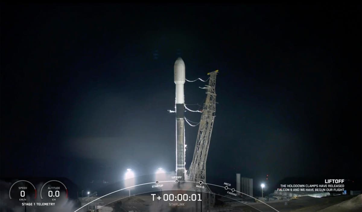 SpaceX launches 52 Starlink satellites from California base