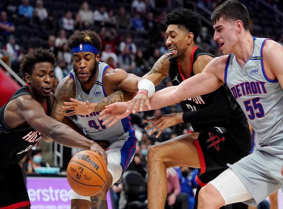 ROCKETS-PISTONS
