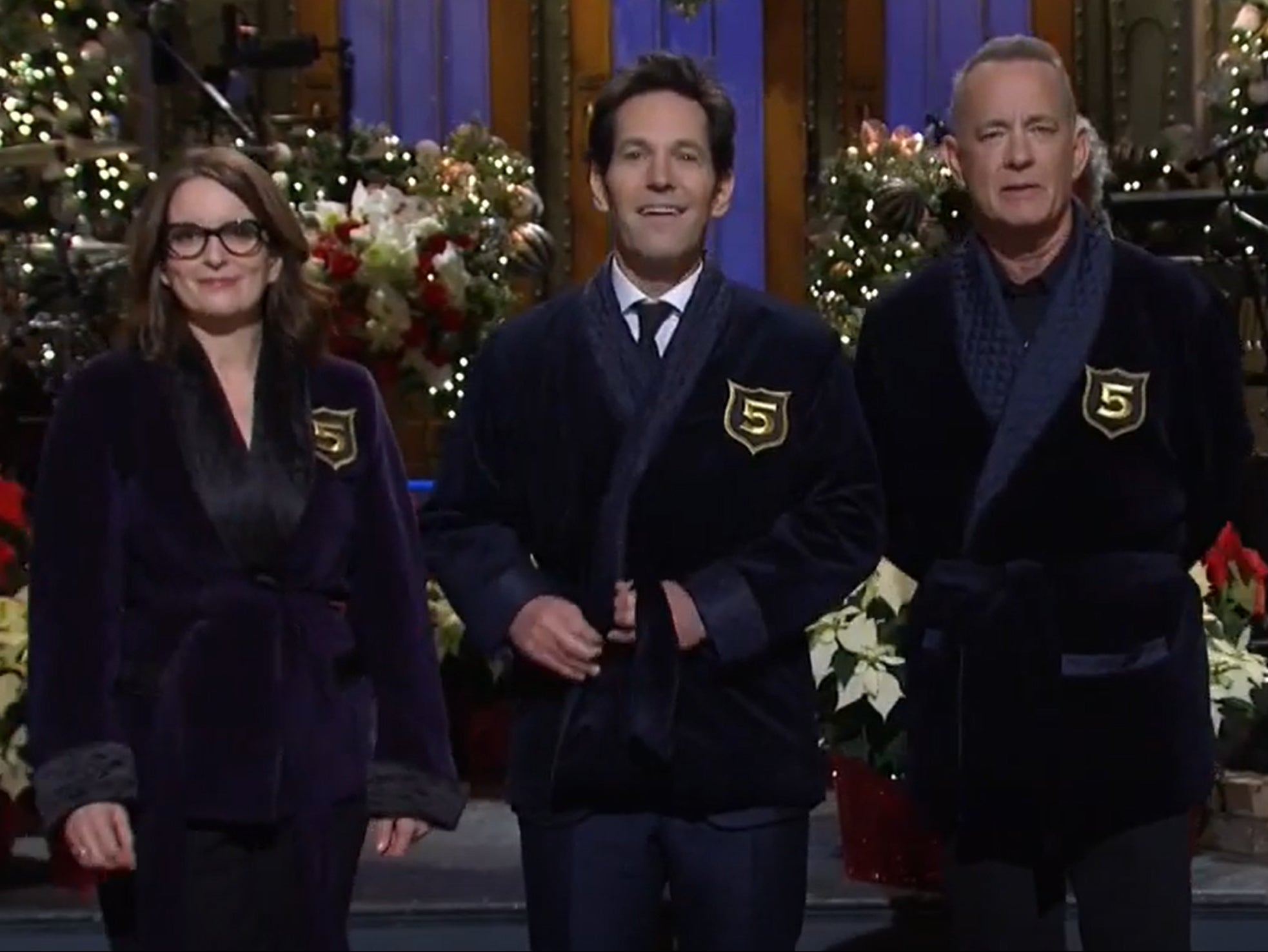 Tina Fey and Tom Hanks welcome Paul Rudd into the SNL hosts’ ‘Five Timer Club’