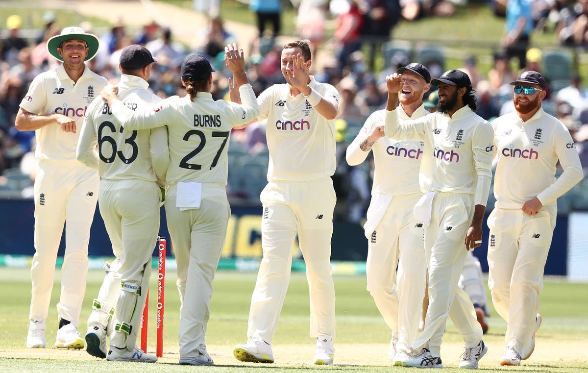 England take three wickets in eventful start but Australia lead approaches 400