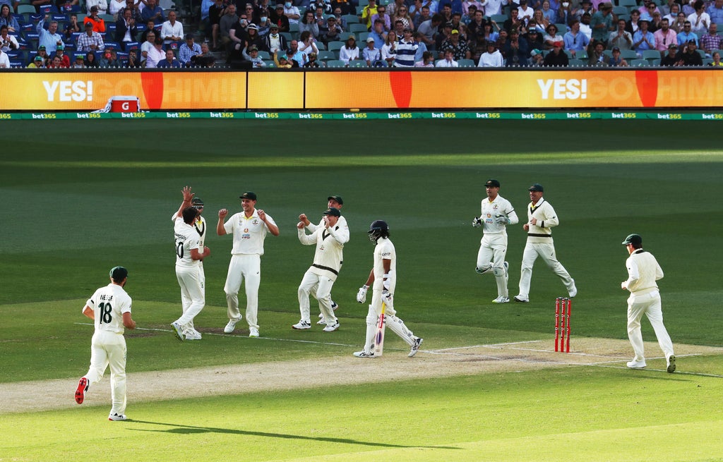 Ashes: Poor start leaves England needing world record to beat Australia in second Test