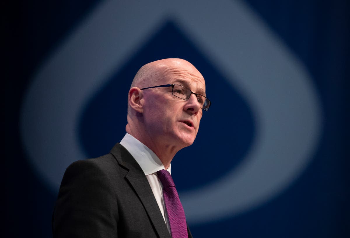 Clear evidence people are following new Covid rules – Swinney Clear evidence people are following new Covid rules – Swinney