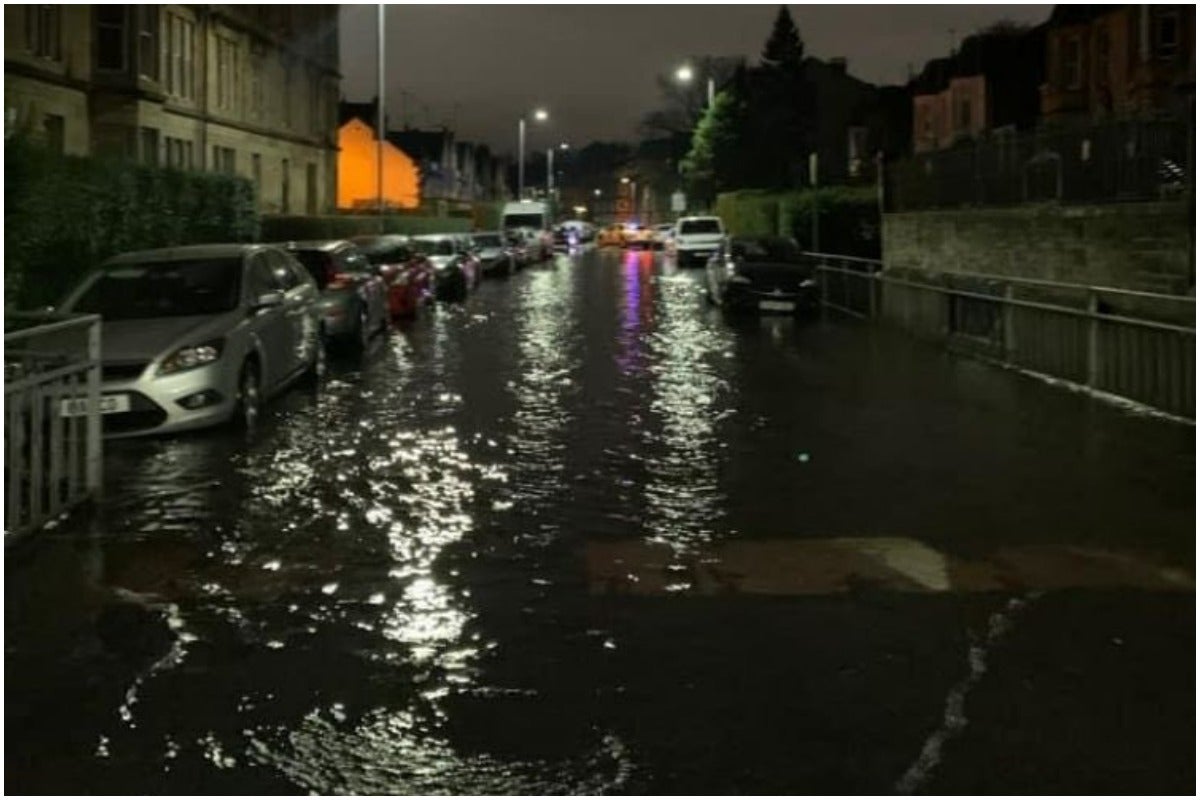 Up to 2,000 homes have been affected after a main water supply burst in the southside of Glasgow (Derrick Wright)