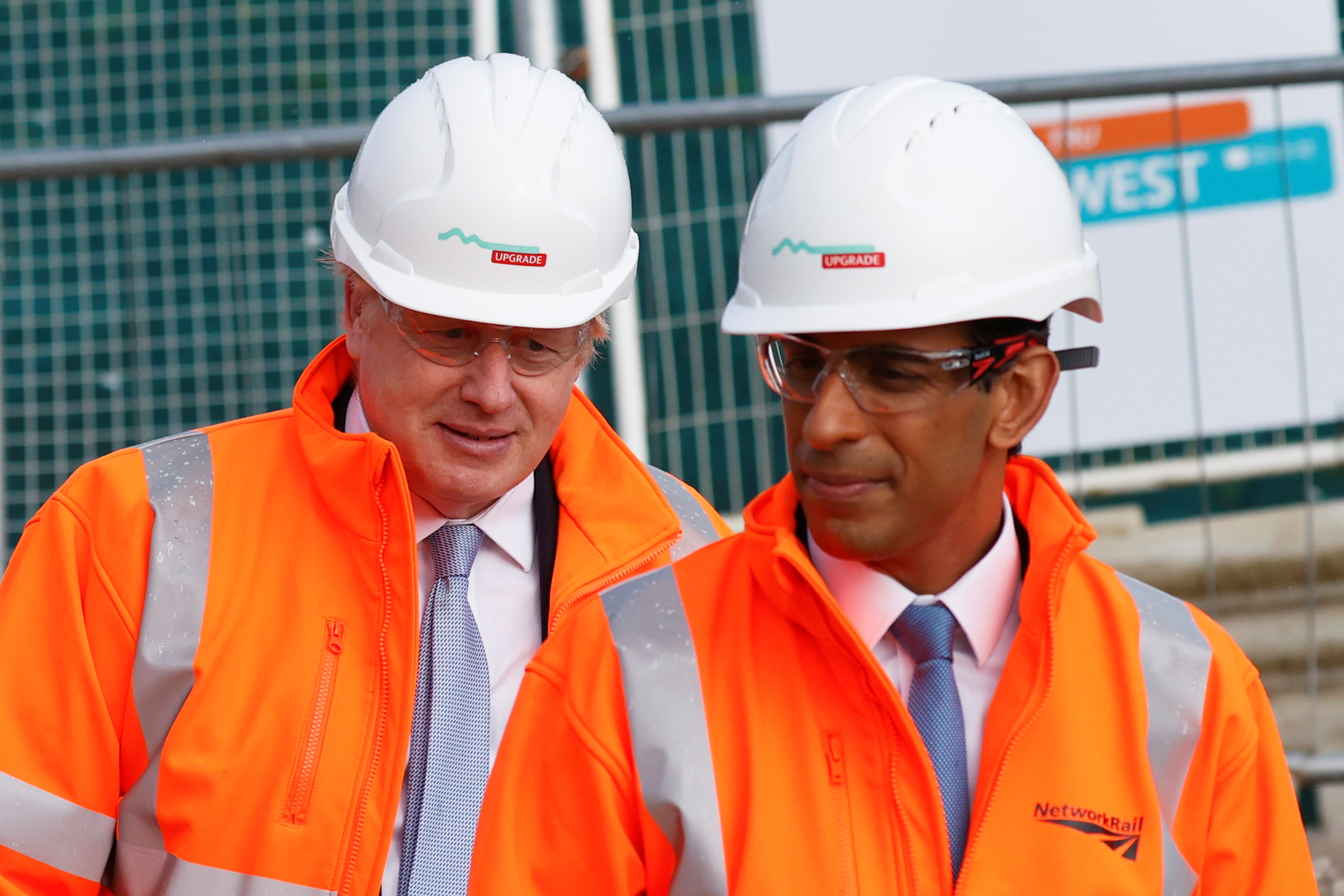 Boris Johnson and Rishi Sunak visit a construction site. Campaigners say government spending plans will result in rising emissions