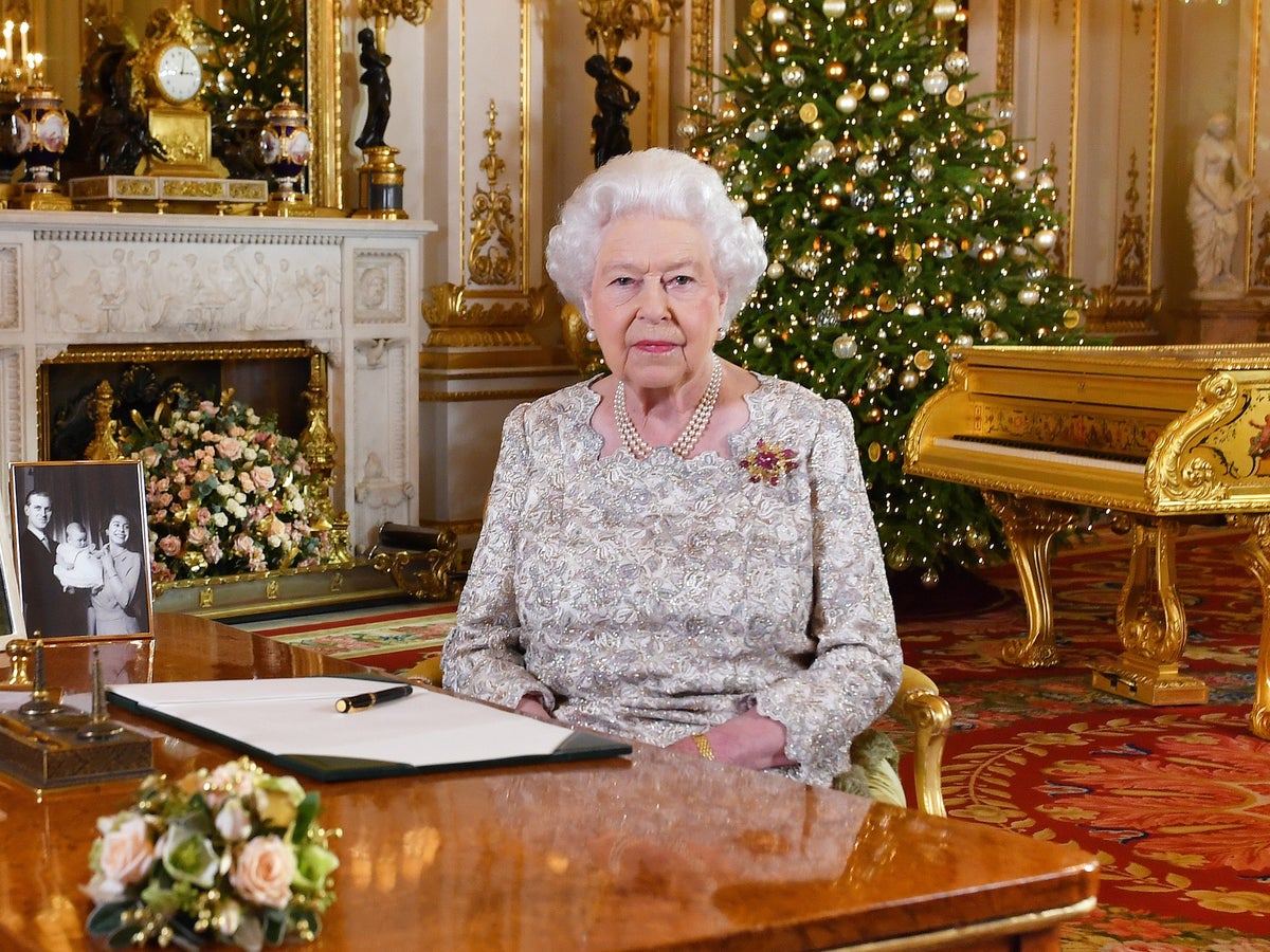 Staples Christmas Day 2022 How The Queen Is Spending Her First Christmas Day Without Prince Philip |  The Independent
