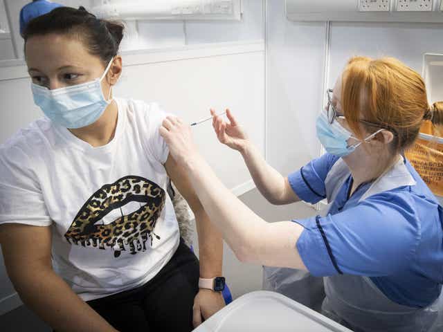 <p>A combination of vaccination plus mild infection can create ‘super-immunity’ </p>