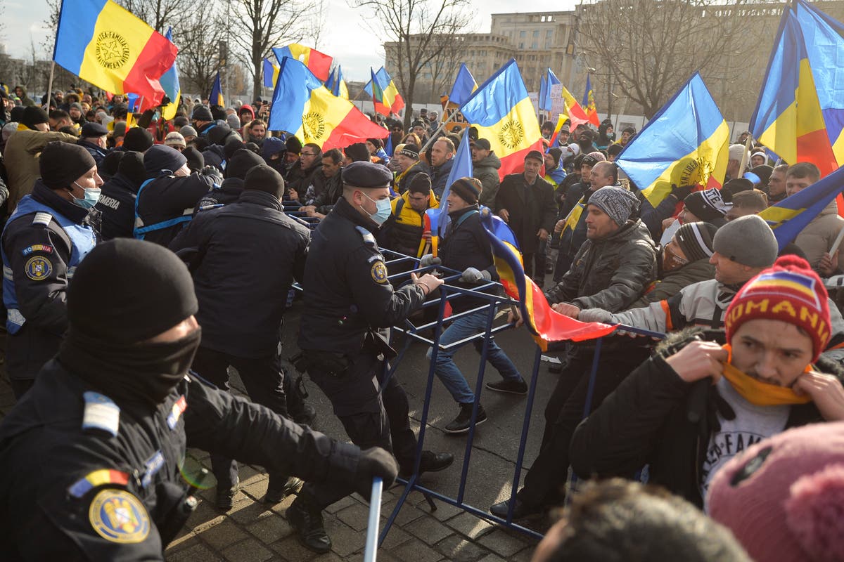 Romanian protesters try to storm parliament in outcry over Covid pass