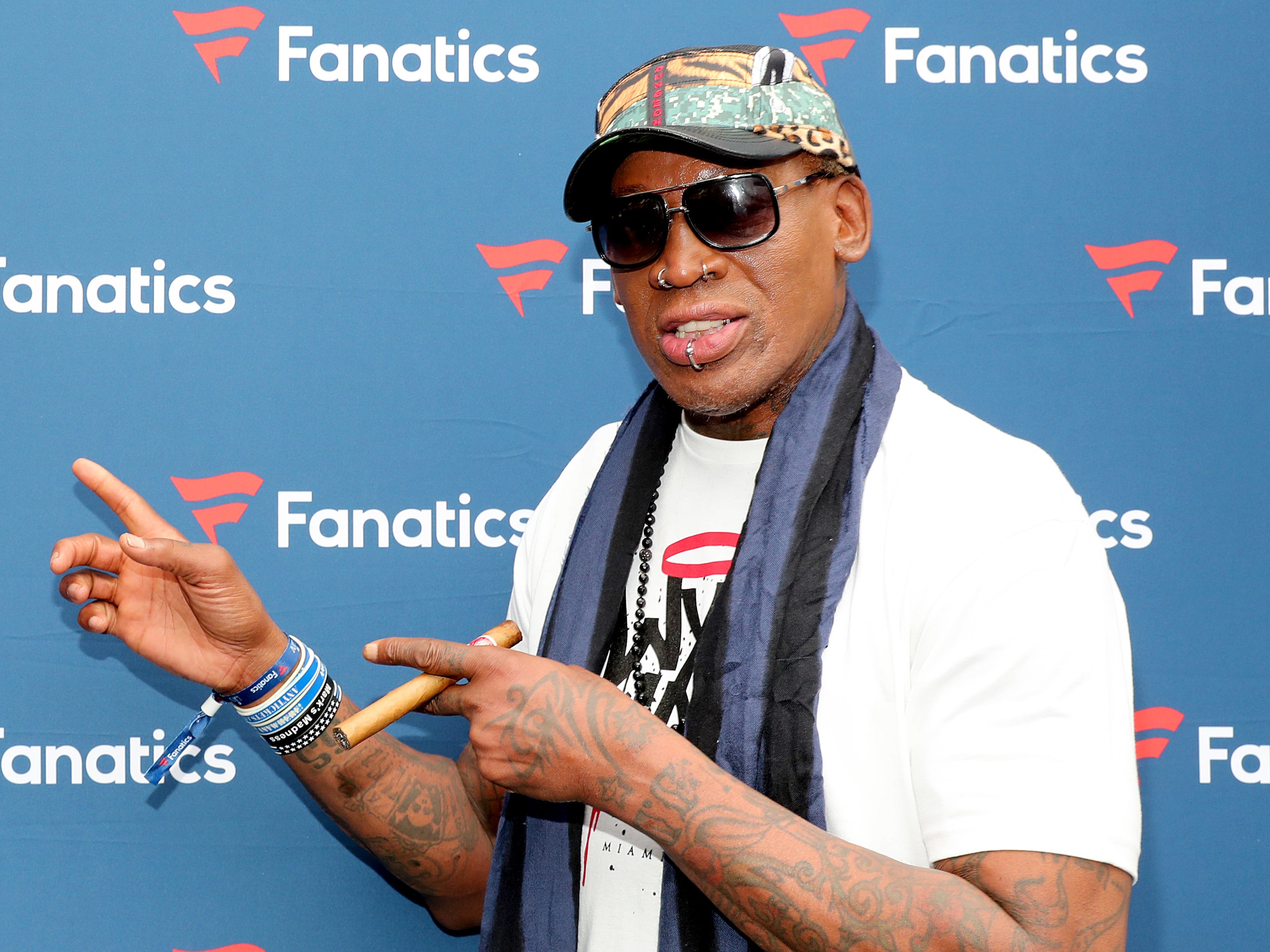 Dennis Rodman asiste a la fiesta del Super Bowl Fanatics de Michael Rubin en el Loews Miami Beach Hotel el 1 de febrero de 2020 en Miami Beach, Florida