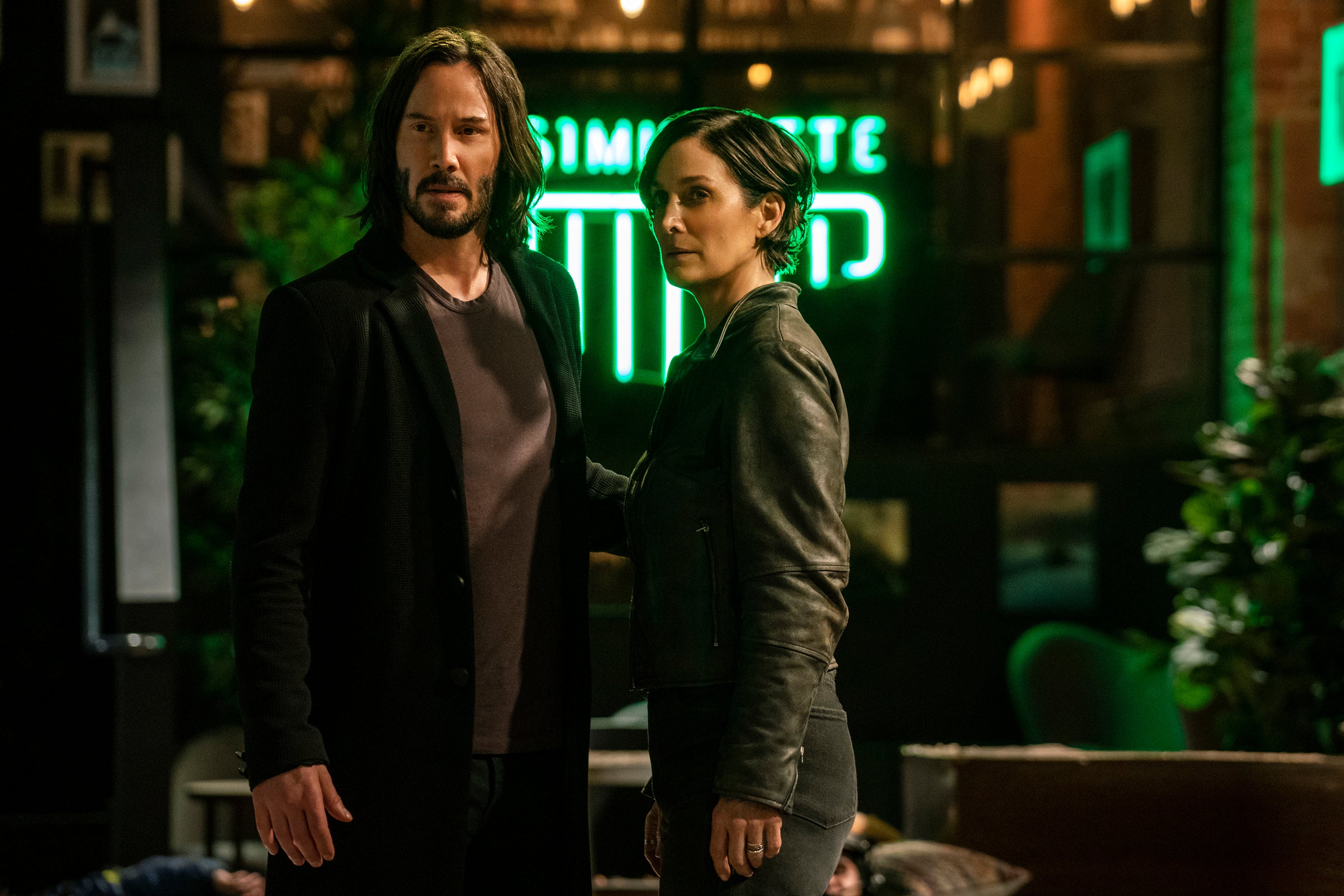 Keanu Reeves and Carrie Anne Moss in The Matrix Resurrections