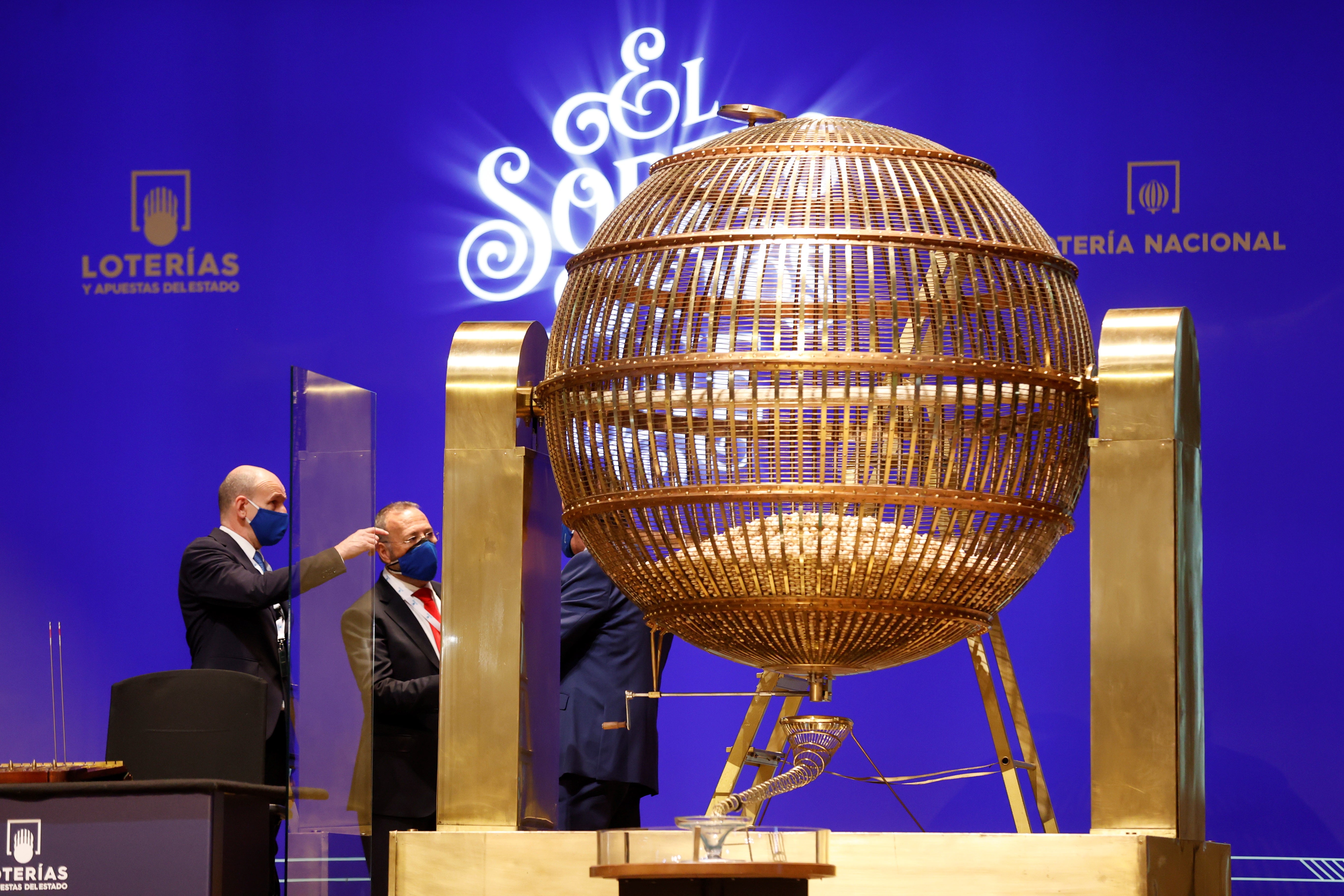 The rotating lottery drum used in the traditional Spanish Christmas lottery