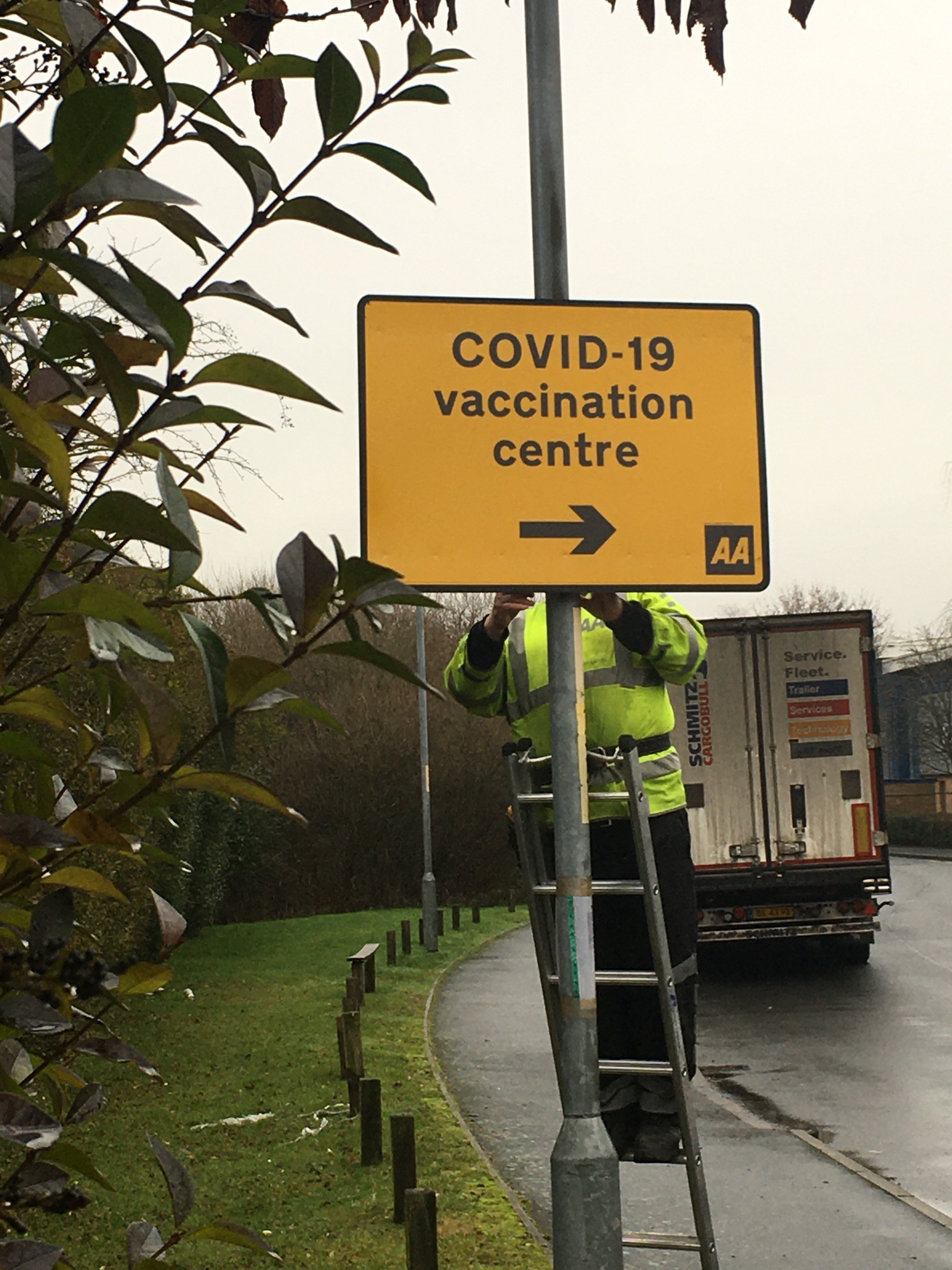 Thousands of new road signs will be installed to guide people to coronavirus vaccination centres following an agreement between the AA and the Government (AA/PA)