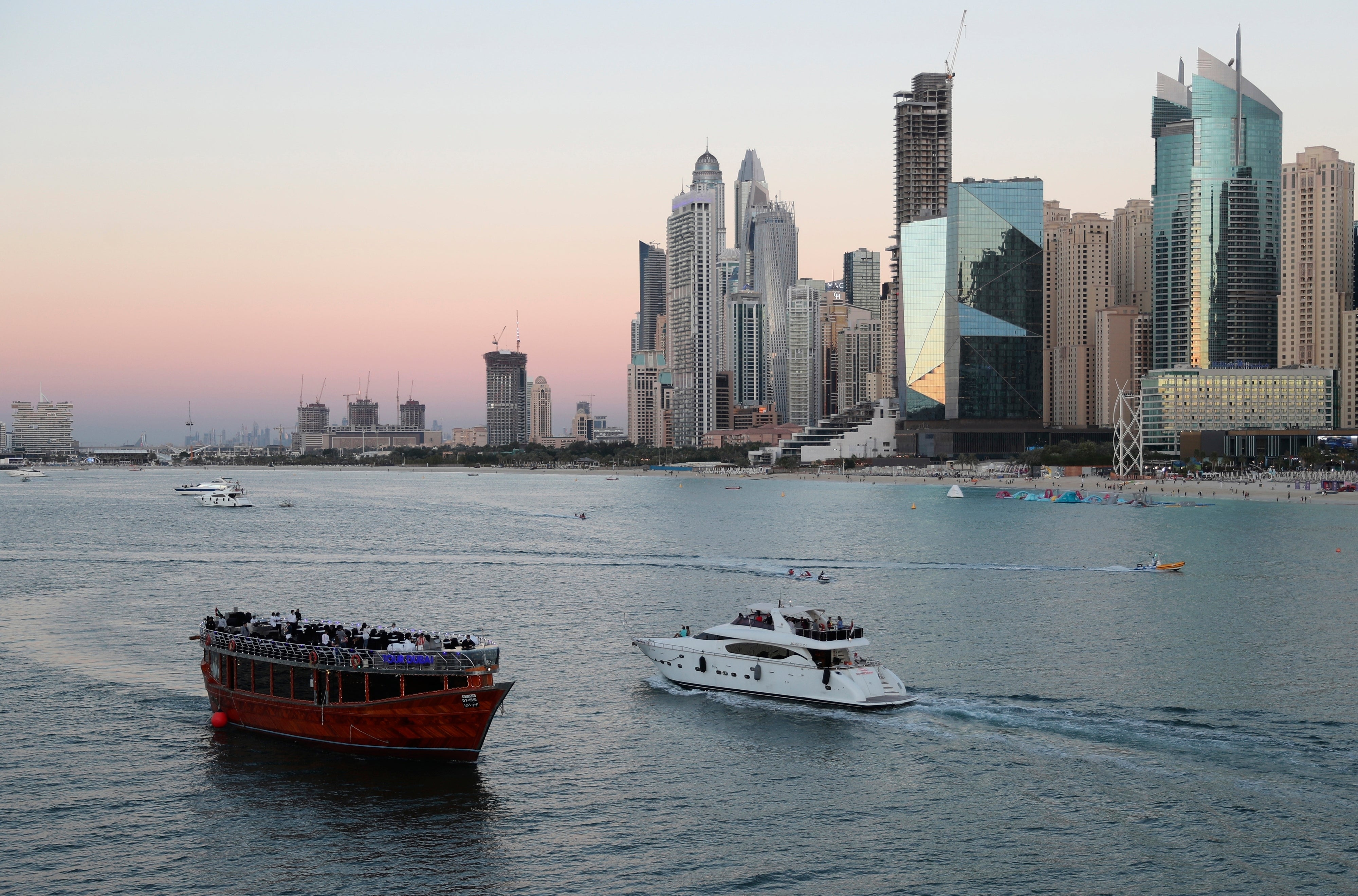 Дубай сегодня 19 апреля. Население ОАЭ на 2022. 14 Февраля в Дубае. Кувейт отдых цены путевки 2023.
