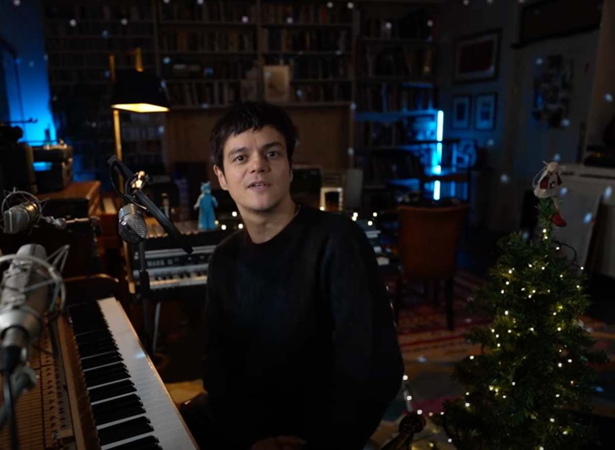 Jamie Cullum performs original Christmas songs in new Music Box session