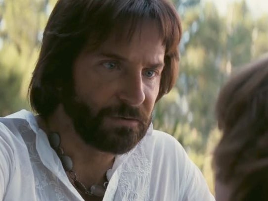 Bradley Cooper plays the real-life Hollywood producer and former hairdresser, Jon Peters, in ‘Licorice Pizza’