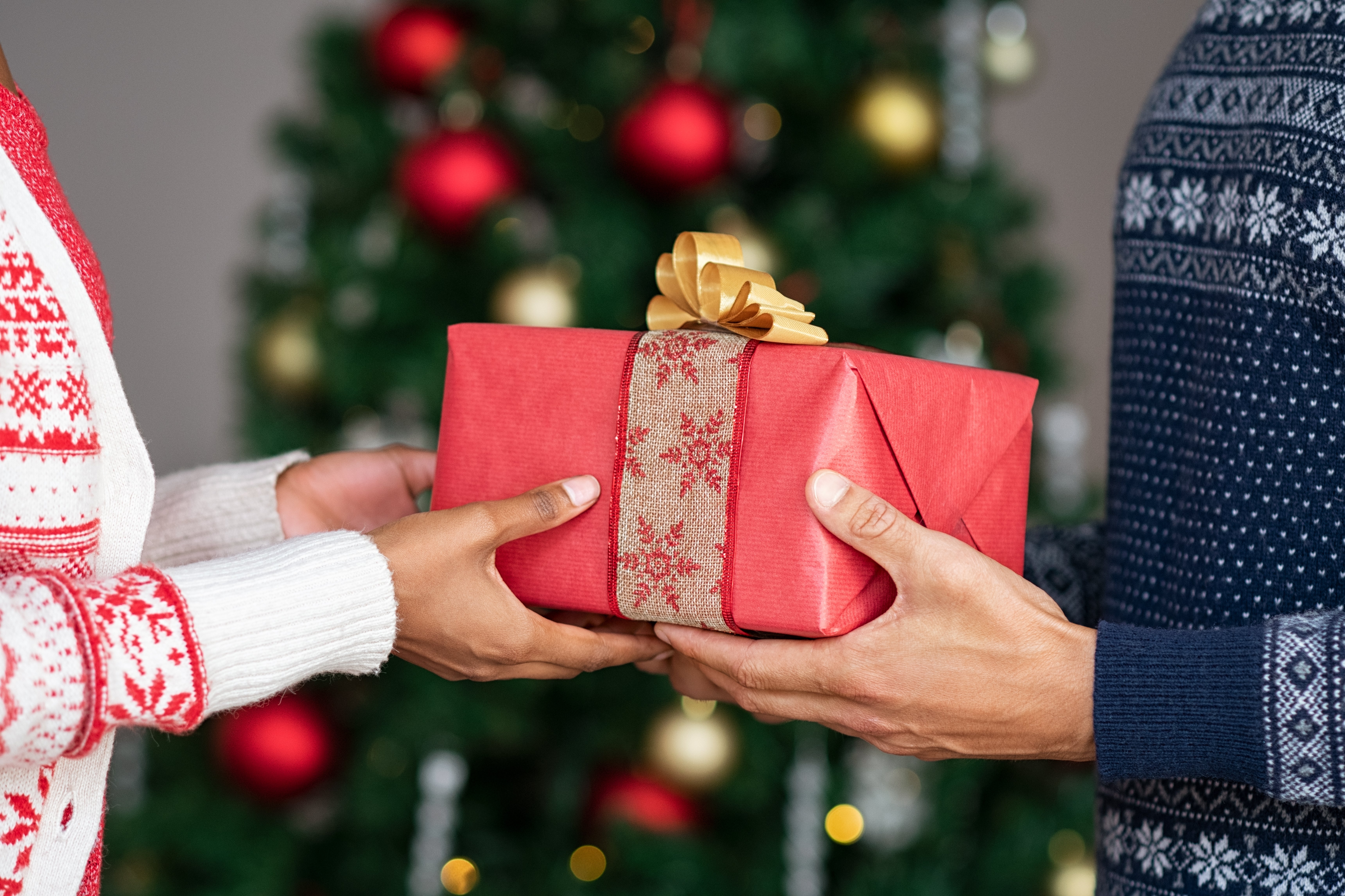 5 Questions To Ask Yourself Before Giving Gifts at Work