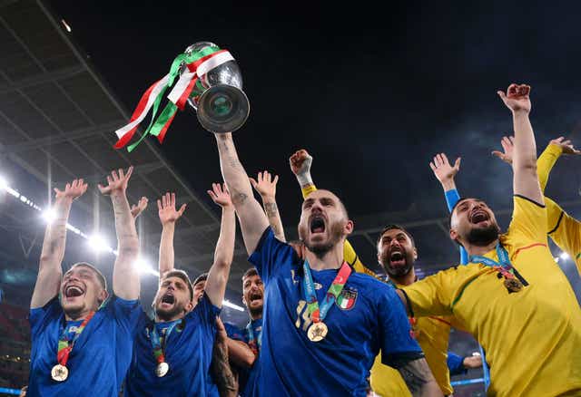 <p>Italy’s Leonardo Bonucci (centre) celebrates with the European Championship trophy</p>