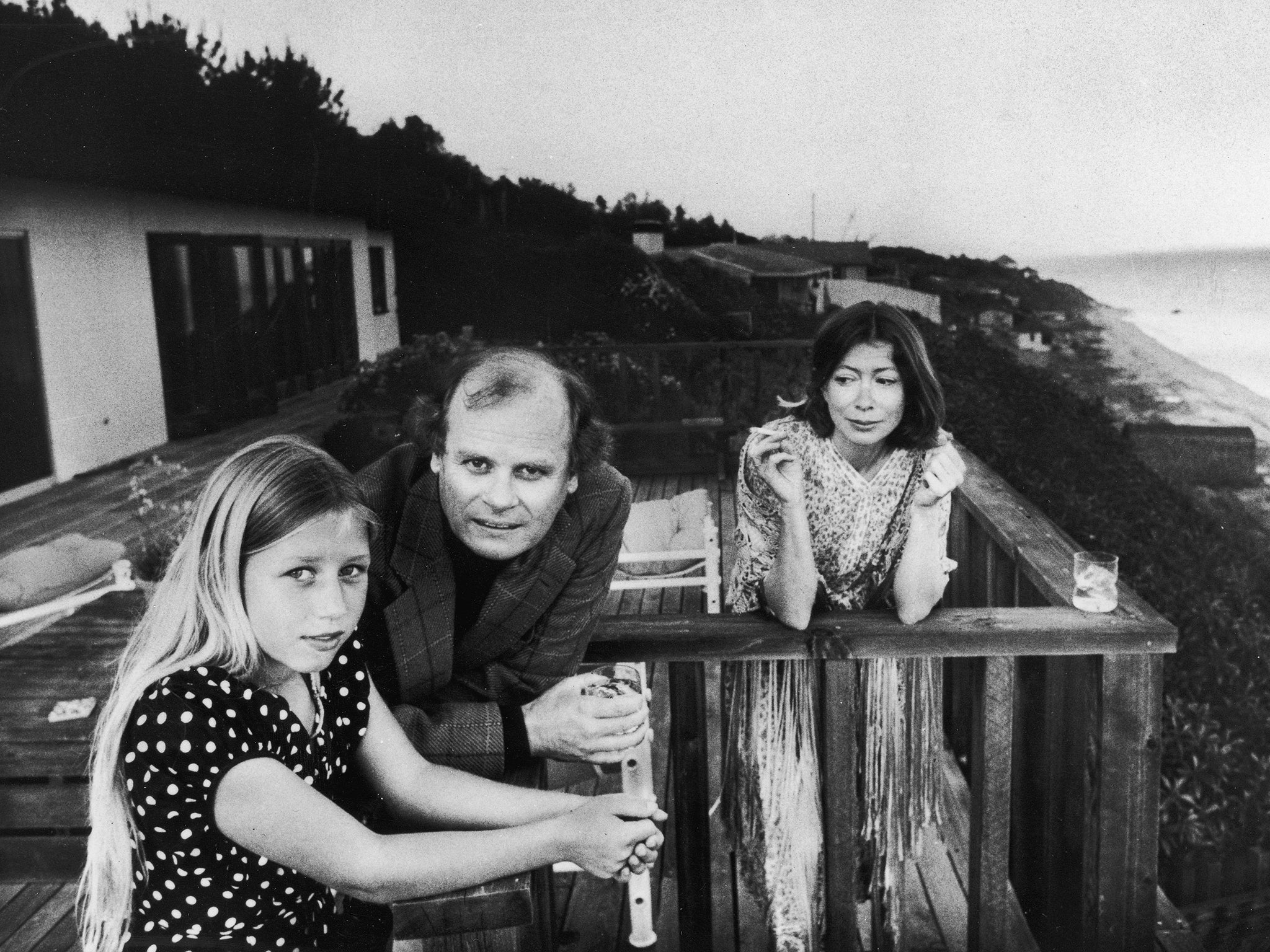 Didion (R) with Dunne and their daughter in Malibu in 1976