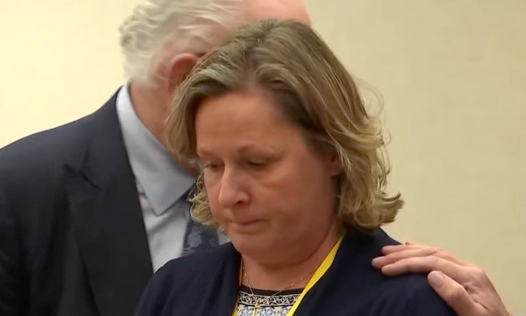 Kim Potter reacciona cuando se lee el veredicto en la corte el jueves