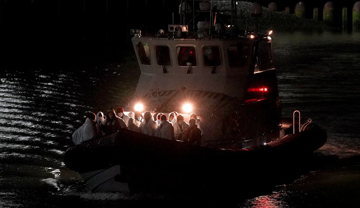 67 people cross English Channel on Christmas Day