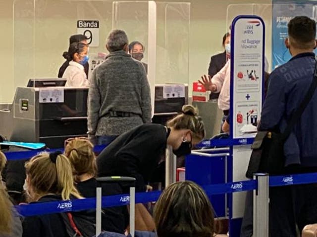 <p>Christmas check-in: the queue for BA’s delayed flight from San José to London</p>