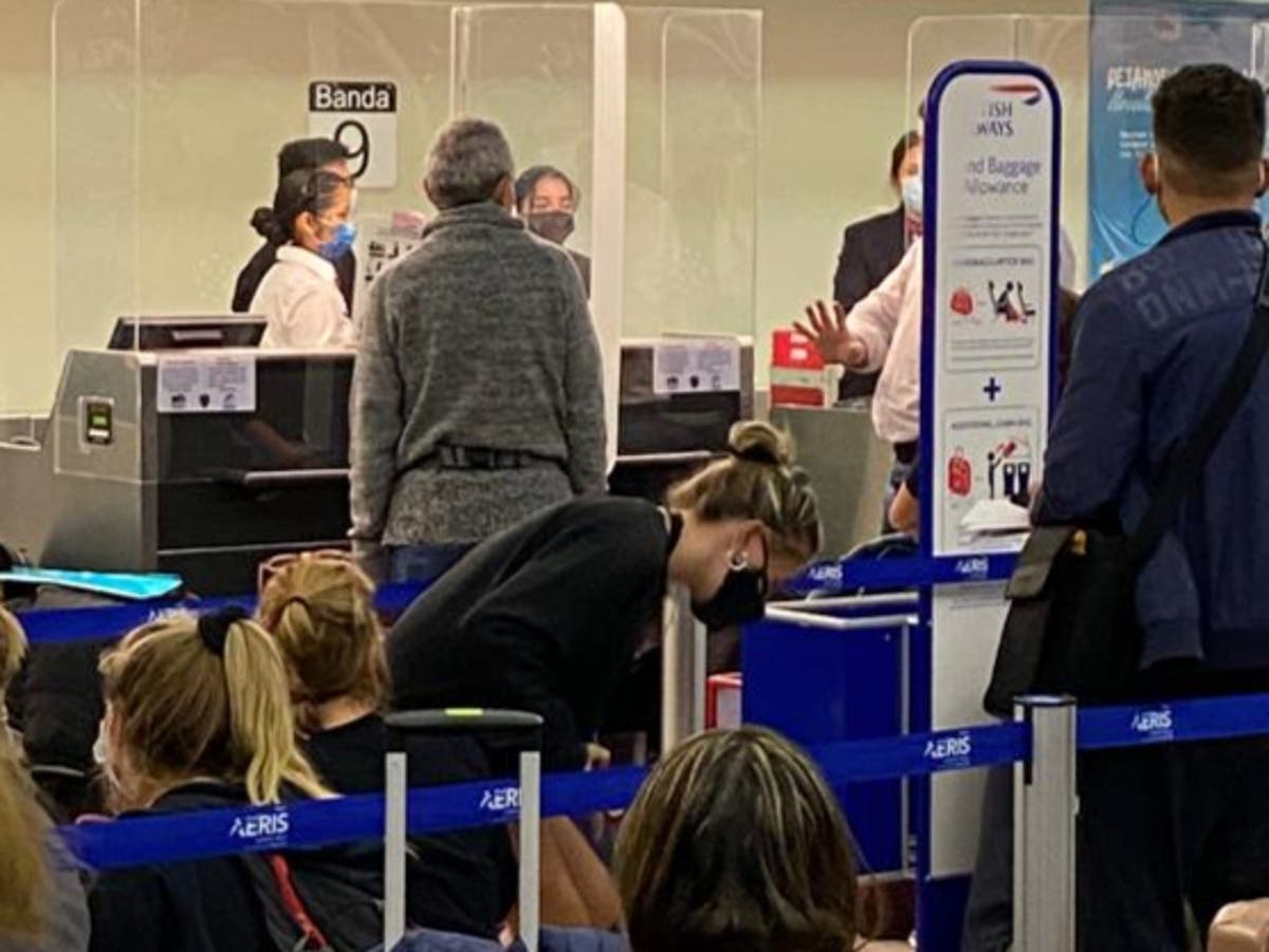 British Airways passengers due home on 24 December spend Christmas waiting at San José airport - The Independent British Airways passengers due home on 24 December spend Christmas waiting at San José airport - The Independent