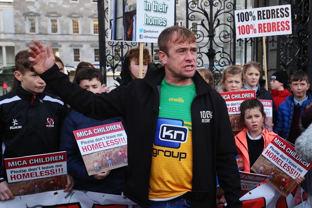 Mica activist Paddy Diver joins children from across Donegal at the gates of the Dail in Dublin (Brian Lawless/PA)