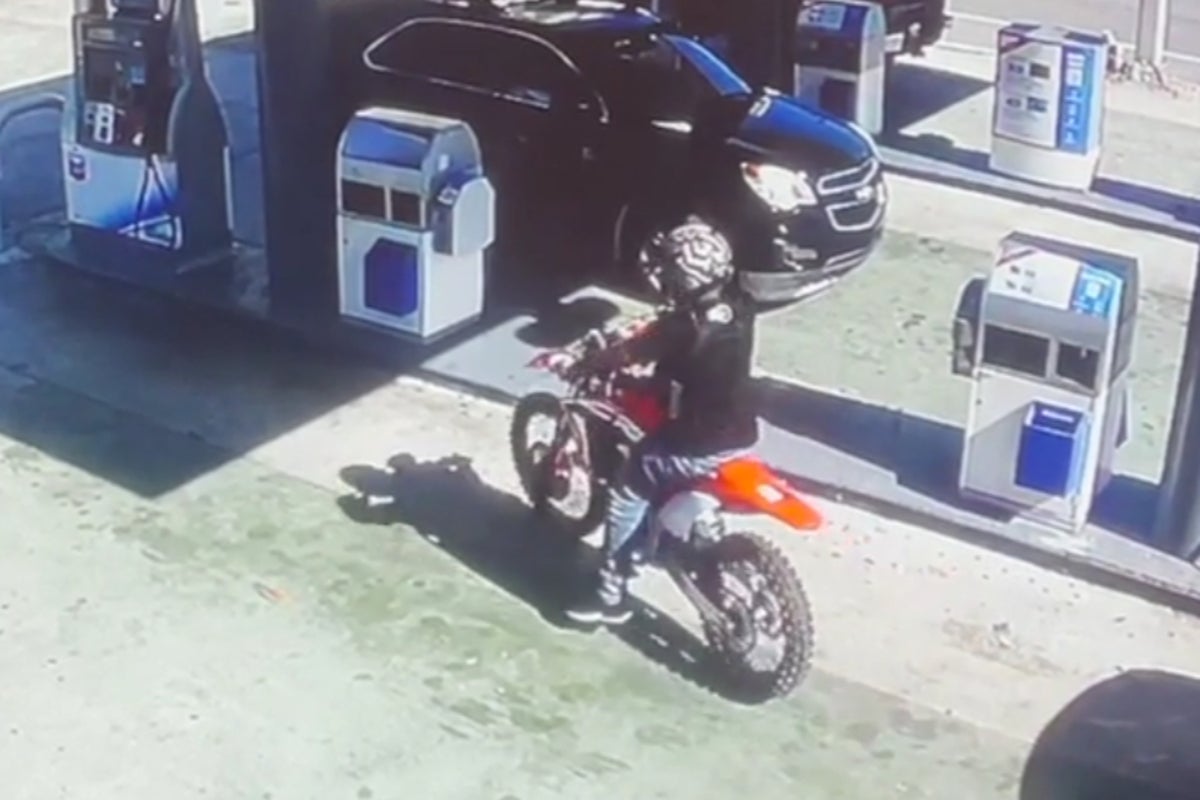 Boy, 13, dies after dirt bike crash as police in Florida try to pull ...